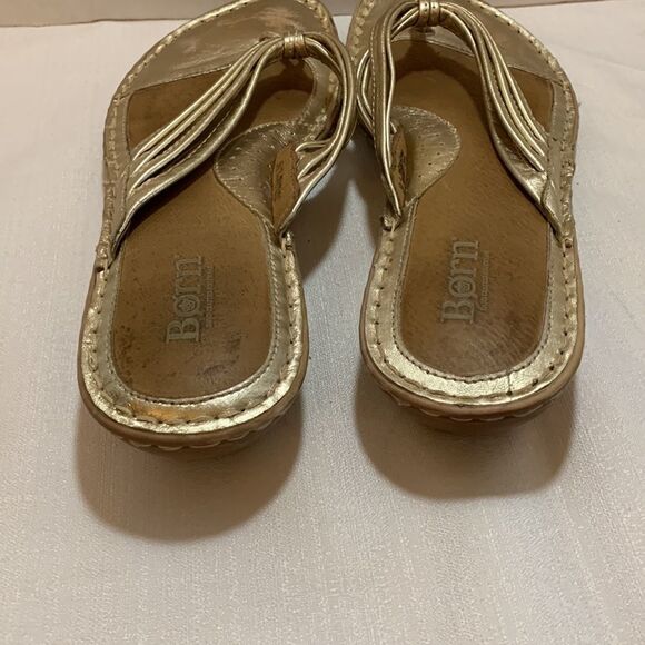 Born size 10 gold sandals with slight heel - Picture 2 of 10